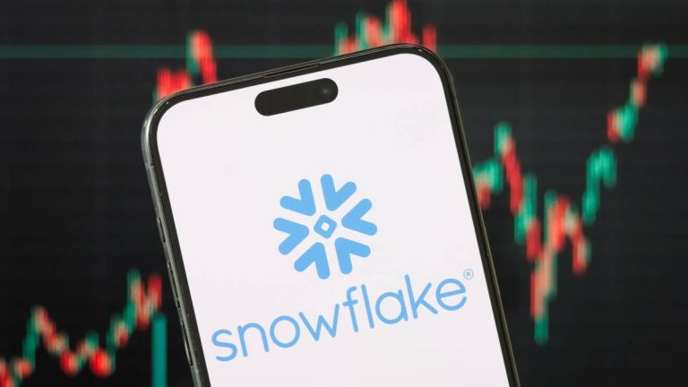 Snowflake stock analyst reveals surprising stock forecast