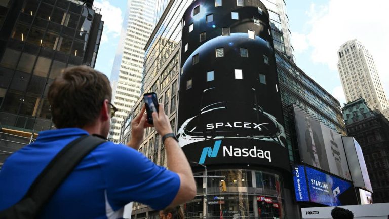 SpaceX’s $600 billion wipeout tests investor patience