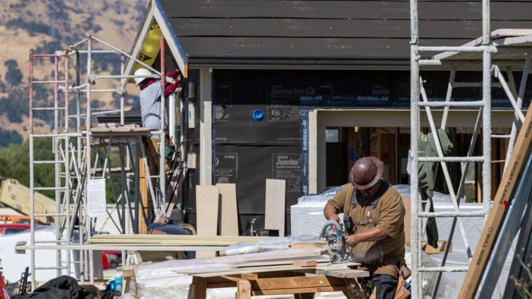 Lennar’s big housing bet has Wall Street sounding alarms