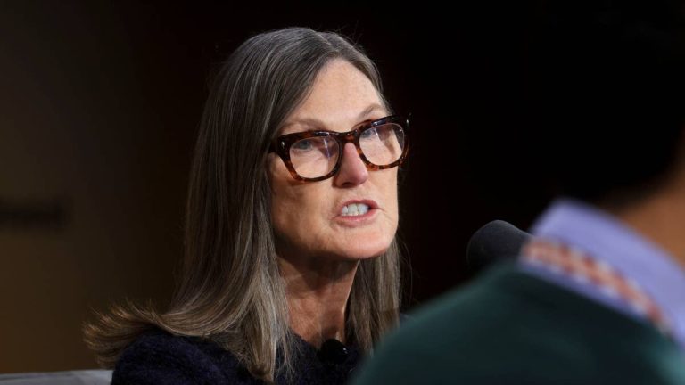 Cathie Wood sells $8.7 million of tumbling AI stock
